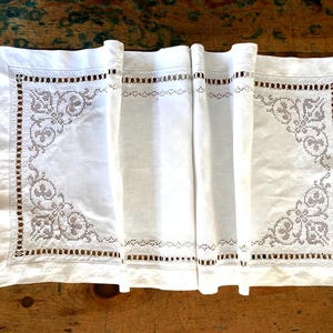 Antique Fine Lace Tablecloth - Early 1900s Lace Long Table Mat in Vintage French Bobbin Lace - Hand Embroidered Antique Table Cover