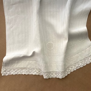Antique bath towel. Linen damask and hand embroidery monogram. Hand made bobbin lace border. Vintage shabby chic accent. Decorative towel.