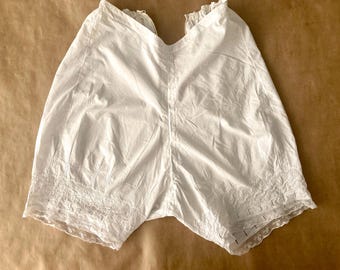 Antyczna edwardiańska halka Bloomers – białe bawełniane majtki z koronką i haftem – Romantyczna bielizna Cottagecore