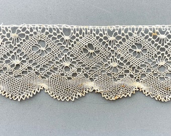 Antique linen Bobbin Lace. Waves Border Trim on Raw linen. Handmade bobbin lace. Doll making, slow stitching, journal. Sold by meters.