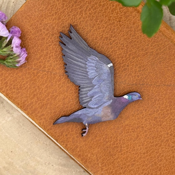 Wood Pigeon Magnet: Sustainable Wooden Bird Collectible