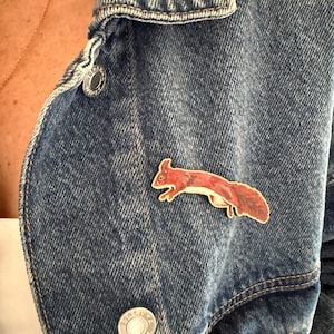 Red Squirrel Pin Badge: Sustainable Wood Animal Brooch