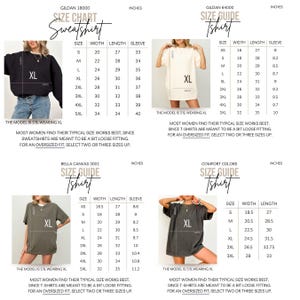 Peut inclure: Tableaux des tailles pour t-shirts et sweatshirts Gildan et Bella Canvas, avec mesures en pouces. Les mod&egrave;les portent des tailles XL. Les tableaux incluent les mesures de largeur, de longueur et de manches.