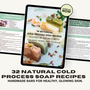 Pode incluir: Download digital com 30 receitas de sabonete botânico a frio. A imagem mostra barras de sabonete artesanais com elementos florais e herbais, promovendo uma pele saudável e radiante.