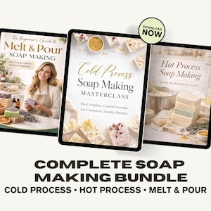Puede incluir: Tres tabletas digitales que muestran guías de fabricación de jabón. Los títulos incluyen "Melt & Pour", "Cold Process" y "Hot Process". La imagen presenta jabón, ingredientes y el texto "COMPLETE SOAP MAKING BUNDLE."