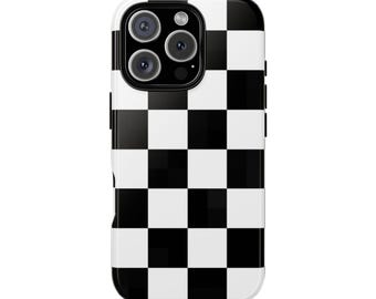 Funda para teléfono con estampado de tablero de ajedrez: diseño minimalista en blanco y negro.
