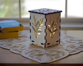 Decorative Tabletop / Desktop USB LED Lantern with Leaf Branch Design