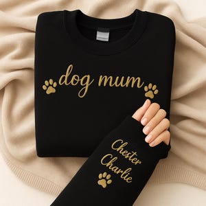 Personalised Embroidered Dog Mum Sweatshirt, Custom Pet Name Jumper with Paw Prints Dog Lover Gift for Her – Dog Owner Embroidery Gift