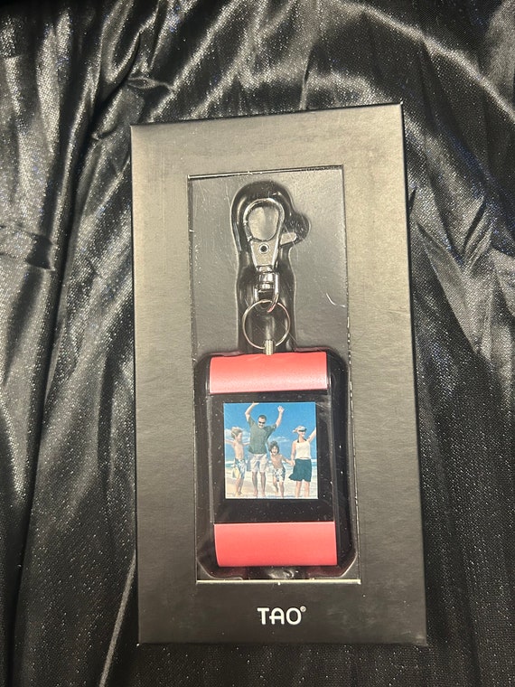 Digital Photo Keychain 1.5" TAO Electronics holds up to 100 Photos