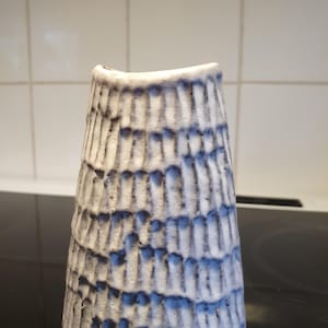 Cute little Bay vase 14 cm