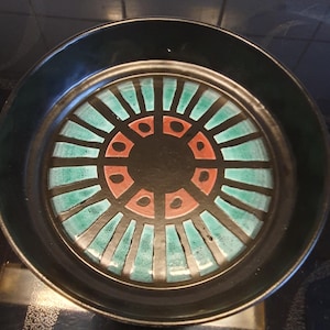 Pretty Strehla plate/bowl, marked Sesam for export. 22 cm