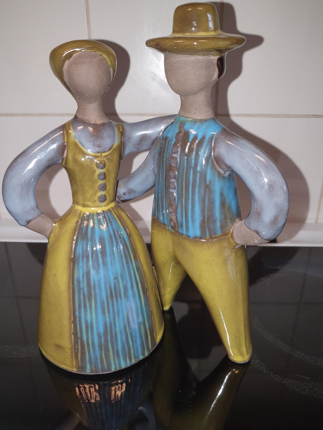 スウェーデンの伝統的な民族衣装を着て踊るカップル。 - Etsy 日本