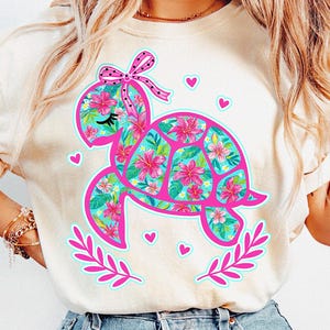 Tortuga coqueta preppy (Png), vibraciones de verano (Png), verano floral retro (Png), océano (Png), verano de niña (Png), playa (Png), estética (Png), tortuga linda (Png)