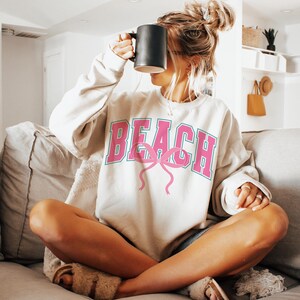 Beach Coquette Png Svg, Summer Coquette Png Svg, Design maglietta estiva retrò, Estate Png, Spiaggia Png, Sublimazione estiva, Ragazza estiva rosa Png immagine 4