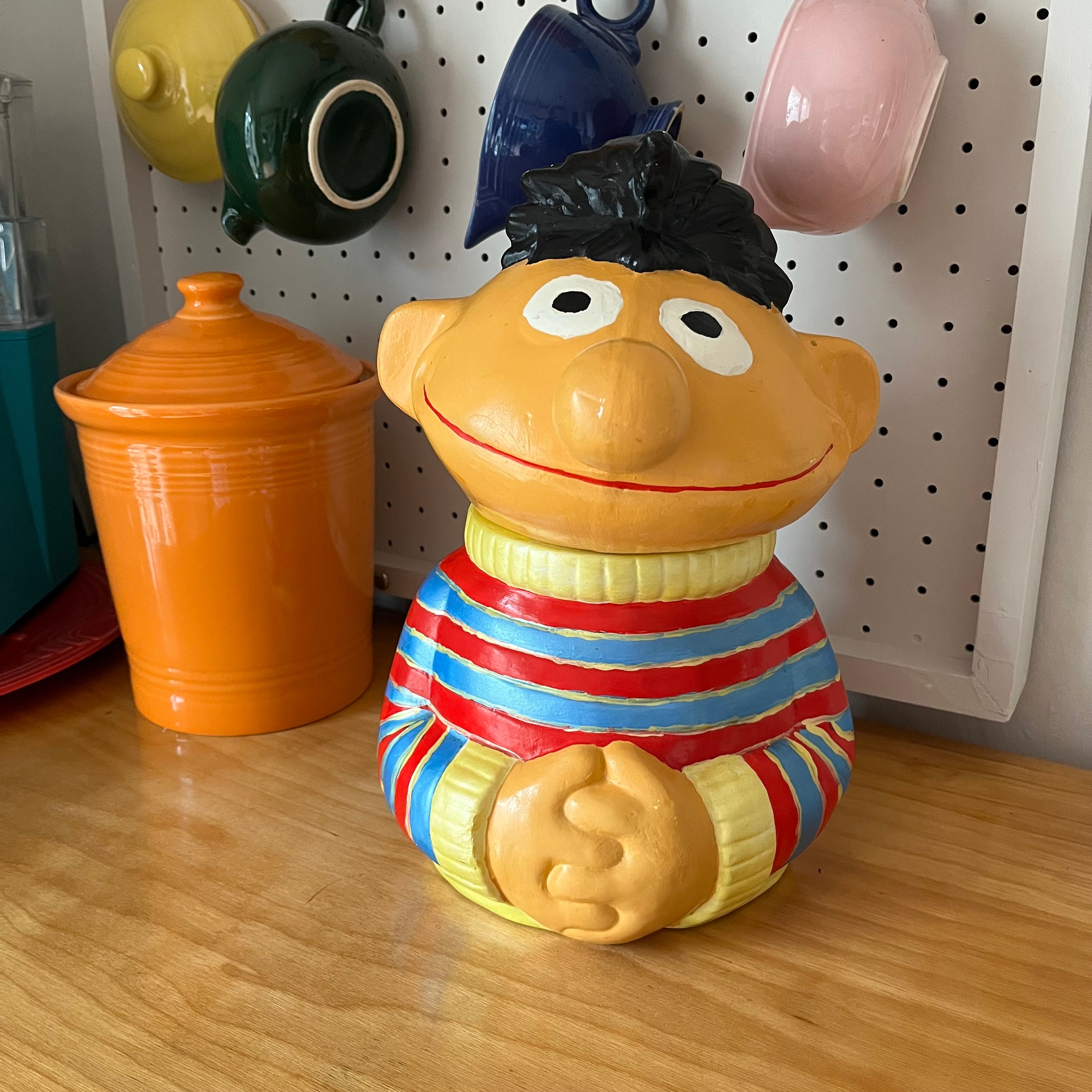  Grupo Erik Sesame Street Cookie Jar With Lid, Biscuit Tin, 20.5 x 21.1 x 26 cm, Sweet Jar, Kitchen Decor, Airtight Food Storage  Container