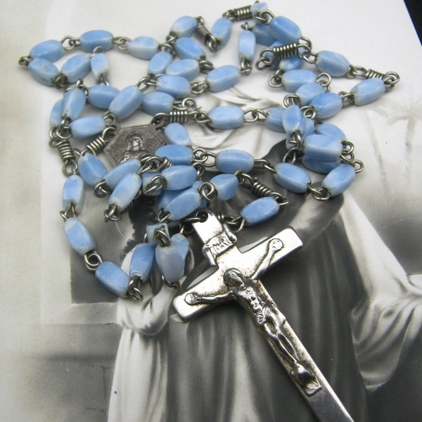chapelet de perles de verre bleu français vintage chapelet et croix argentée - collection religieuse - cadeau catholique