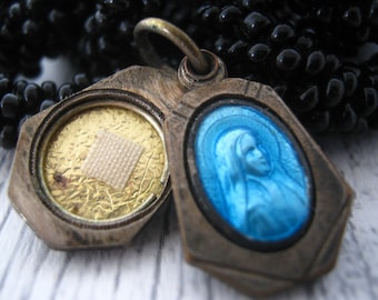 Antike Französisch katholische blaue Emaille versilbert Schiebe Medaillon Schrein Medaille Anhänger Charme mit Relikt Tuch bei Saint Bernadette berührt.