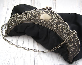 Borsa da sera antica vittoriana francese elegante in seta nera + catena realizzata in Alpacca (argento tedesco)
