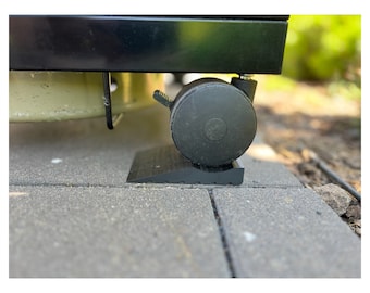 Grill support to compensate for inclines