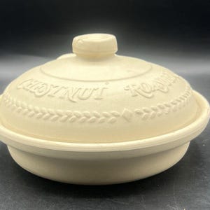 Vintage Sassafras Superstone Chestnut Roaster Baker 7.5 Lid Stoneware USA