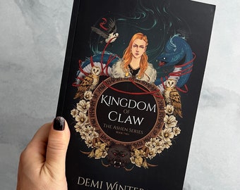 Matige blauwe plekken // Kingdom of Claw Paperback & Swag: ondertekend door Demi Winters