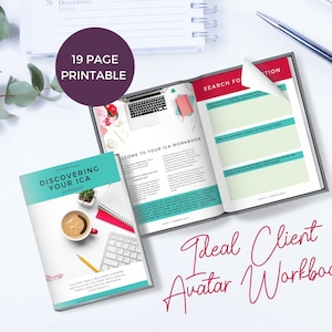 Puede incluir: Un libro de trabajo imprimible de 19 páginas titulado "Discovering Your ICA Workbook" con una cubierta turquesa y una taza de café sobre un teclado. El libro de trabajo está abierto en una página titulada "Welcome to Your ICA Workbook". La otra página se titula "Search for Your Ideal Client Avatar Workbook" y está abierta en una página con una sección titulada "What uniquely happens when you make that connection?"
