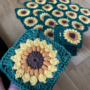 Sunflower granny square crochet pattern - step-by-step English pdf guide