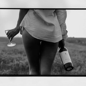 Kobieta Pijąca Wino Wydruk, Feministyczny Plakat, Czarno-Białe Zdjęcie, Wystrój Pokoju Nastolatki, Seksowna Sztuka Ścienna, Wystrój Domowego Baru Darmowa Wysyłka