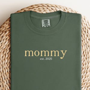 Comfort Colors Custom Mommy Est Year Shirt, Personalized Mama Tee Shirt, Mothers Day Gift for New Mom TShirts, Pregnancy Announcement Shirt