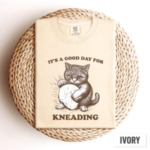 Comfort Colors 90s Retro Cat Shirt, Kitty Biscuits Vintage Meme Cat Tee, Funny Cat Kneading Baking Lover TShirt, Nostalgia Shirt for Baker