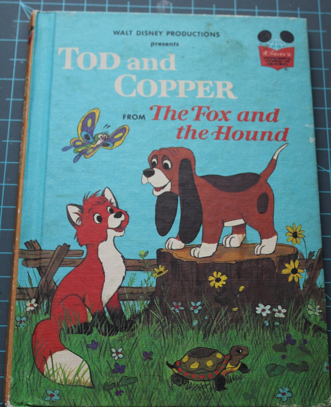 Walt Disney presenta a Tod y Copper de Fox and the Hound 1981 Tapa dura ...