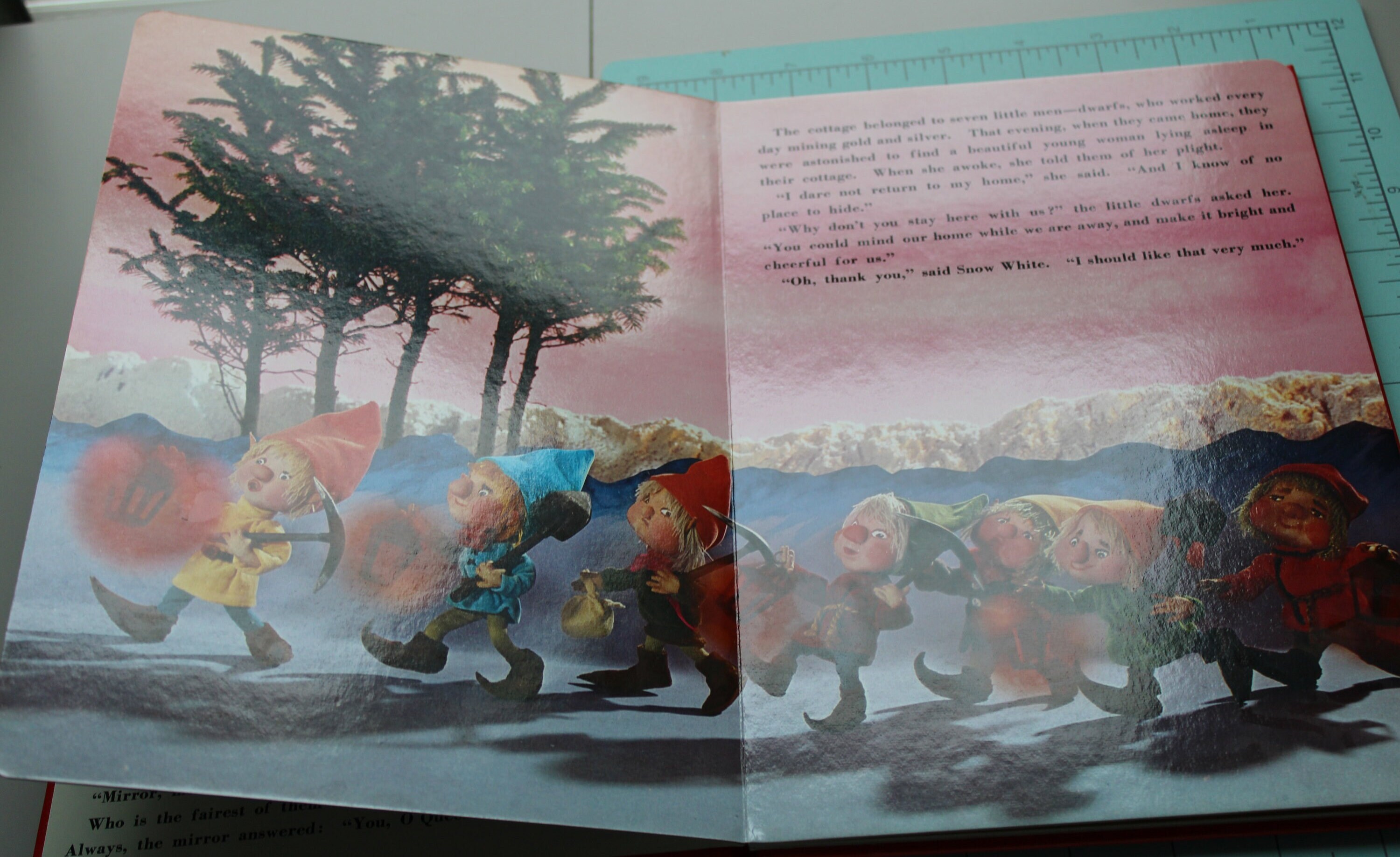 Vintage Snow White Giant 3 D Fairy Tale Book Froebelkan Puppet 1972