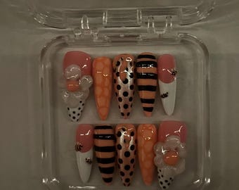 Bee Nails