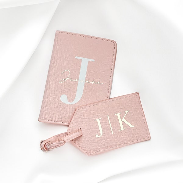 REISEPASSHÜLLE + Kofferanhänger personalisiert mit Name | Geschenk JGA Brautjungfern Trauzeugin beste Freundin | Travel tag & Passport Cover