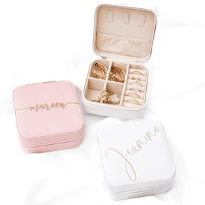 SCHMUCKBOX personalisiert mit Name Geschenk für Freundin Schwester Brautjungfern JGA Reise Schmuckdose Schatulle Schmuckkästchen