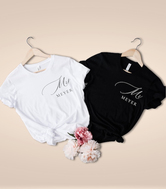 MR MRS Tshirt personalisiert mit Name Geschenk für Brautpaar zur Hochzeit Verlobung Braut Bräutigam Flitterwochen Paar Partner Valentinstag