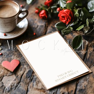 Mockup Valentijnsdagkaart | Verjaardagskaart | Mockup uitnodiging | Minimalistische lege witte kaart | Valentijnsmockup | Mockup huwelijksuitnodiging