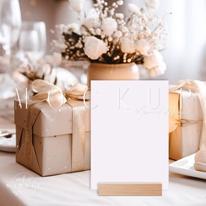 Maqueta de número de mesa / Maqueta de tarjeta en blanco / Maqueta de mesa de regalo / Maqueta de papelería / Maqueta de PSD / Maqueta de letrero de boda / Maqueta de marco de madera