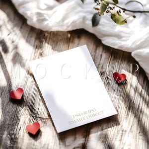 Mockup di biglietti di auguri per San Valentino Mockup di invito Mockup di biglietti 5X7 Mockup di biglietti di San Valentino Mockup di biglietti di compleanno Mockup di inviti