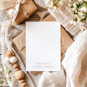 Mockup di invito / Mockup di biglietto Boho 5X7 / Mockup di biglietto per cameretta dei bambini / Invito per baby shower / Mockup di biglietto di auguri / Mockup di compleanno / Mockup carino