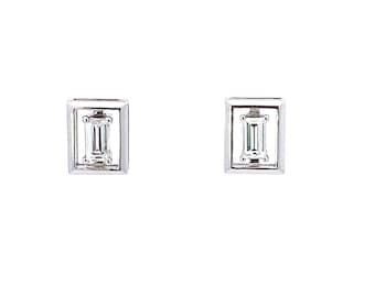 Aretes de oro blanco de 14 quilates con diamantes de talla esmeralda de 0,35 quilates