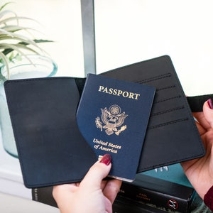 Funda de pasaporte de cuero, porta pasaporte de cuero personalizado, billetera porta pasaporte, billetera grabada personalizada, pasaporte para unisex,
