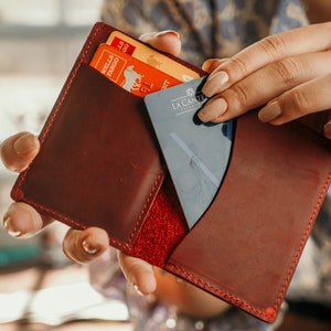 Cartera plegable de cuero minimalista PERSONALIZADA. Cartera fina de piel. Cartera de cuero envejecido para tarjetas de crédito. Tarjetero Piel, Cartera Verde