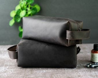 Personalized Groomsmen Gift Dopp Kit Bag Customized Leather Toiletry Bag Monogram Mens Toiletry Bag Leather Custom Gift for Guys Men Wedding