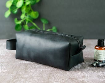 Personalized Groomsmen Gifts, Men's Leather Toiletry Bag, Dopp Kit Men's Leather Accessory, Anniversary Gift for Him, Christmas Day Gift