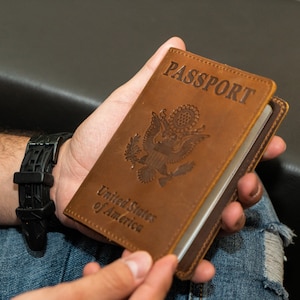 Cubierta de pasaporte con sello de EE. UU. personalizada, cubierta de pasaporte de cuero personalizada, funda de pasaporte, billetera de pasaporte, regalo de viaje, regalo de pasión por los viajes.