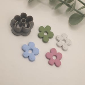 Blume Daisy Organic #3 / Polymer Clay Cutter.