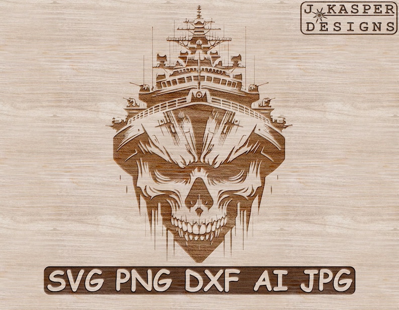 Pode incluir: Um design detalhado gravado em madeira com um navio de guerra fundido com uma caveira. A obra de arte &eacute; em tons de castanho e retrata a estrutura do navio e as caracter&iacute;sticas da caveira. O texto "SVG PNG DXF AI JPG" est&aacute; na parte inferior, com "J. KASPER DESIGNS" no topo.