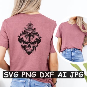 Pode incluir: T-shirt de manga curta malva com um gr&aacute;fico preto de um navio de guerra em forma de caveira nas costas. A imagem inclui o texto "SVG PNG DXF AI JPG" na parte inferior. A camisa &eacute; de cor s&oacute;lida e tem gola redonda.