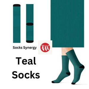 Może przedstawiać: Turkusowe skarpetki z czarnym paskiem u góry. Skarpetki wiszą na sznurku do suszenia z napisem "Socks Synergy" poniżej. Obraz zawiera również napis "Teal Socks".